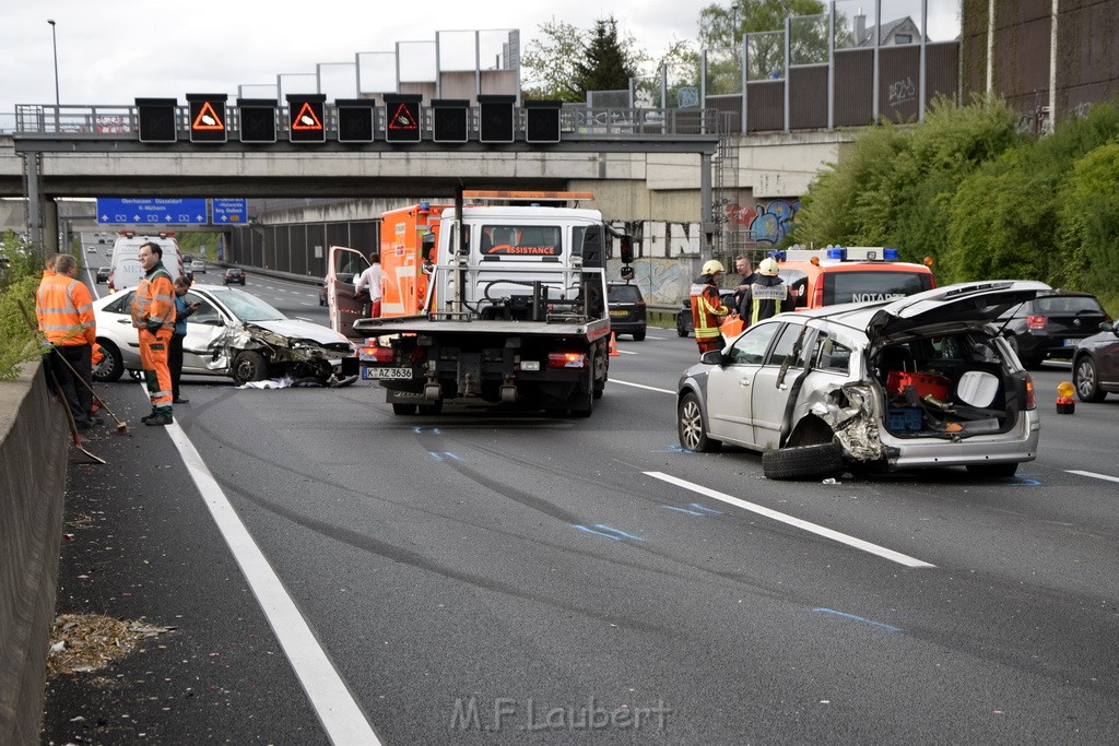 VU Auffahrunfall A 3 Rich Oberhausen kurz vor AS Koeln Dellbrueck P171.JPG - Miklos Laubert